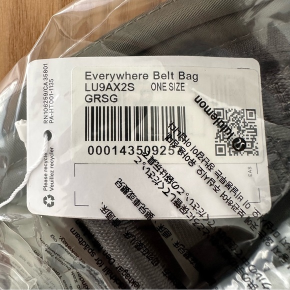 Lululemon Everywhere Belt Bag NWT Gray - Picture 5 of 5